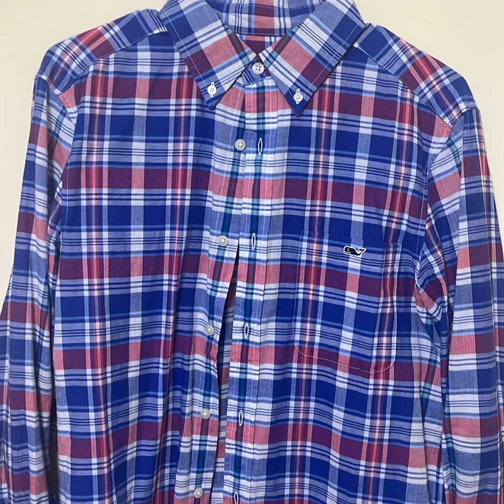 Men’s vineyard Vines button up plaid
